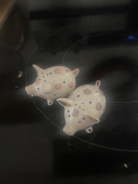 Home GoodsSalt and Pepper Pigs