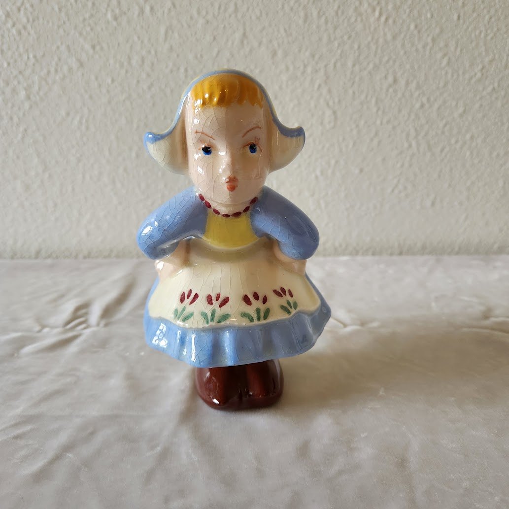 Holland Mold Dutch Kissing Girl Figurine