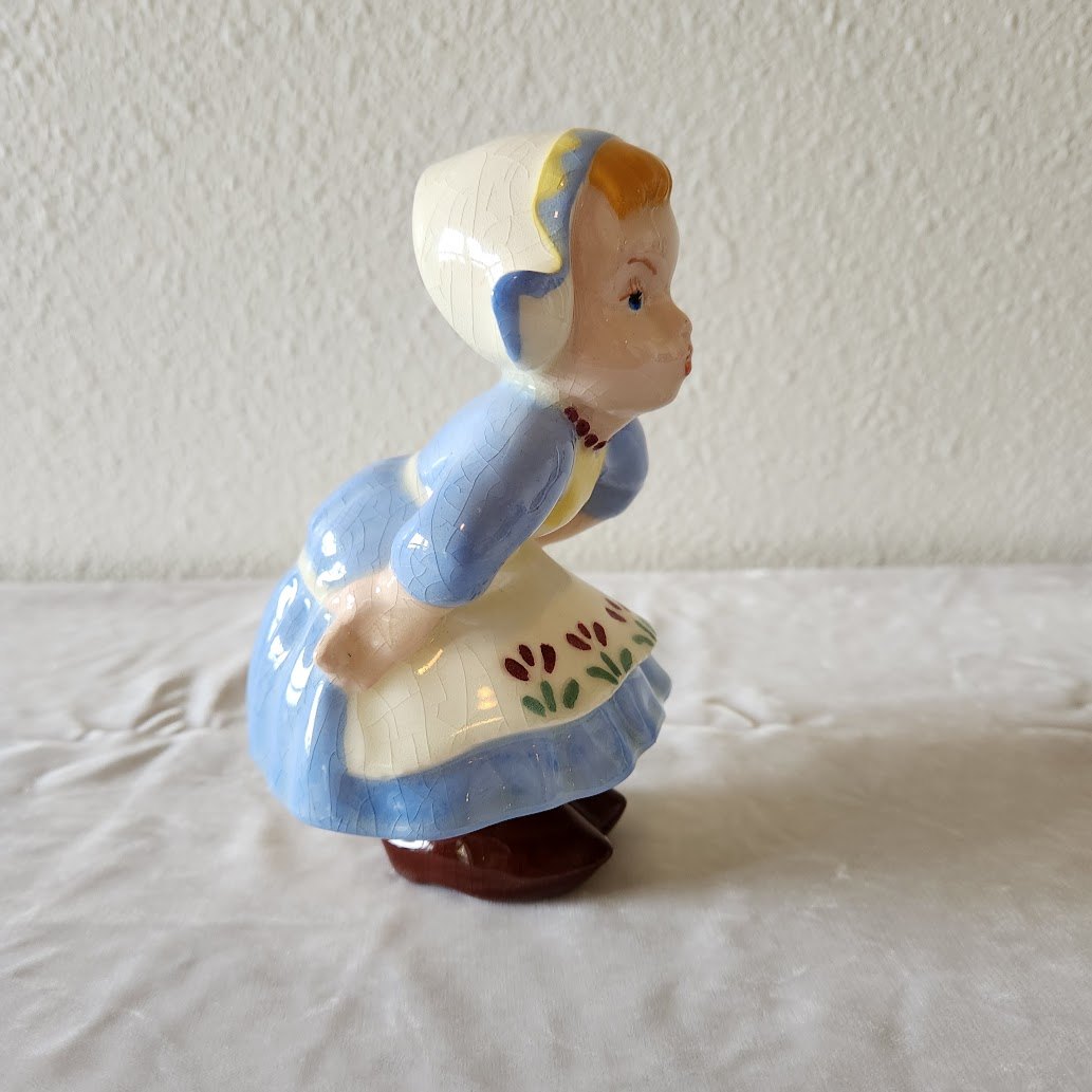 Holland Mold Dutch Kissing Girl Figurine