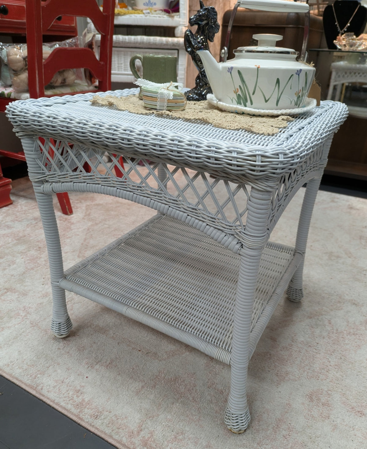 Vtg. Pier 1 Wicker end table 2-tier end table (Faux)