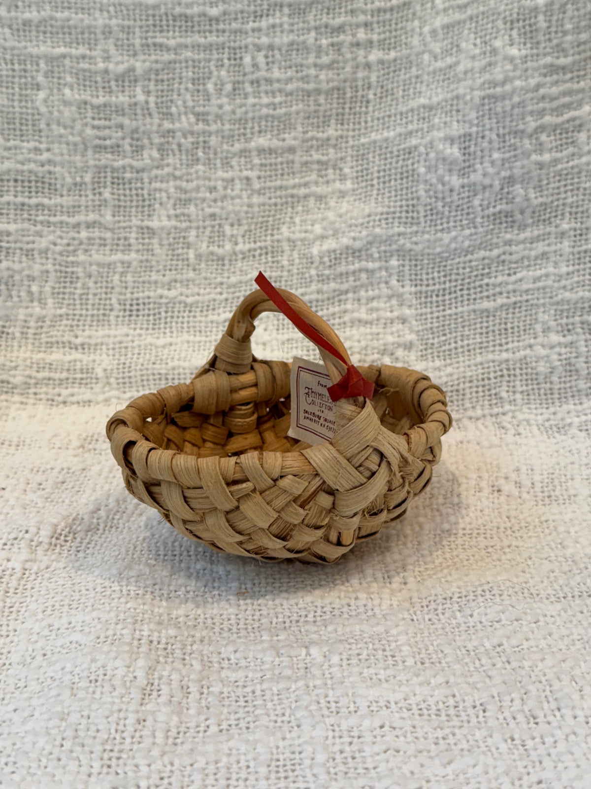 Vintage Thymeless mini buttocks basket Amherst, NH 
