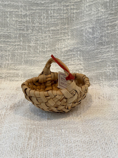 Vintage Thymeless mini buttocks basket Amherst, NH 