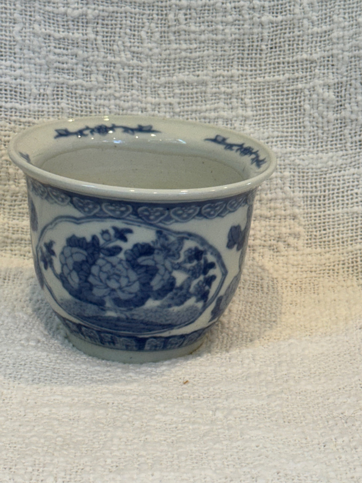 Chinese blue & white porcelain cache pot 