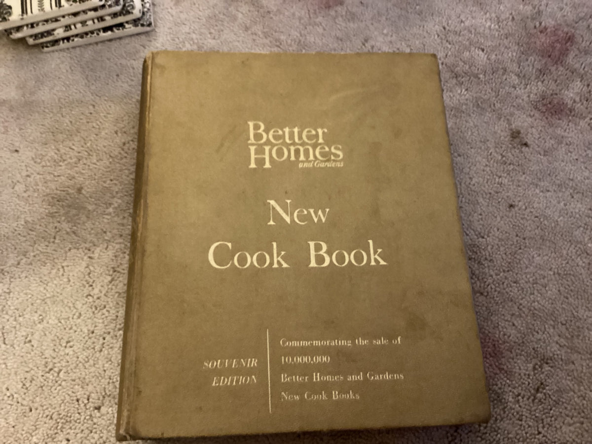 1965 GOLDEN SOUVENIR EDITION B. H. Cookbook.