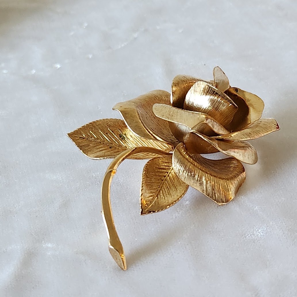 1966 Giovanni Christmas Rose Brooch with Case & Legend Card