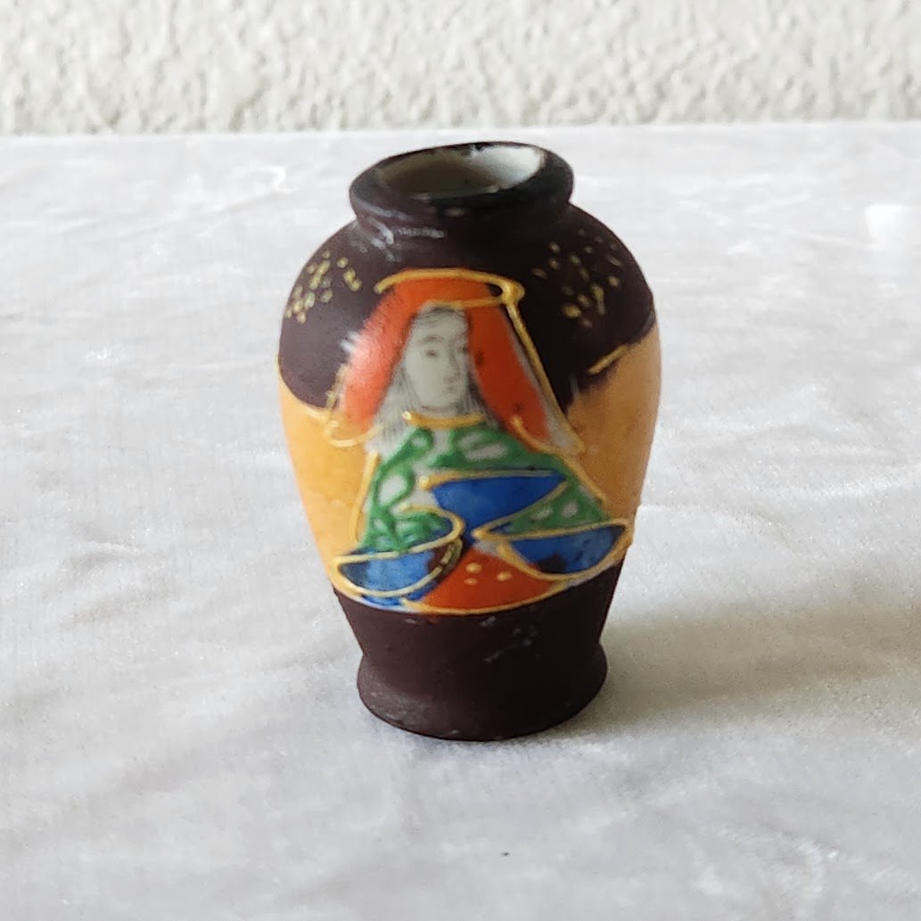 1930s Satsuma-Style Moriage Japanese Mini Vase