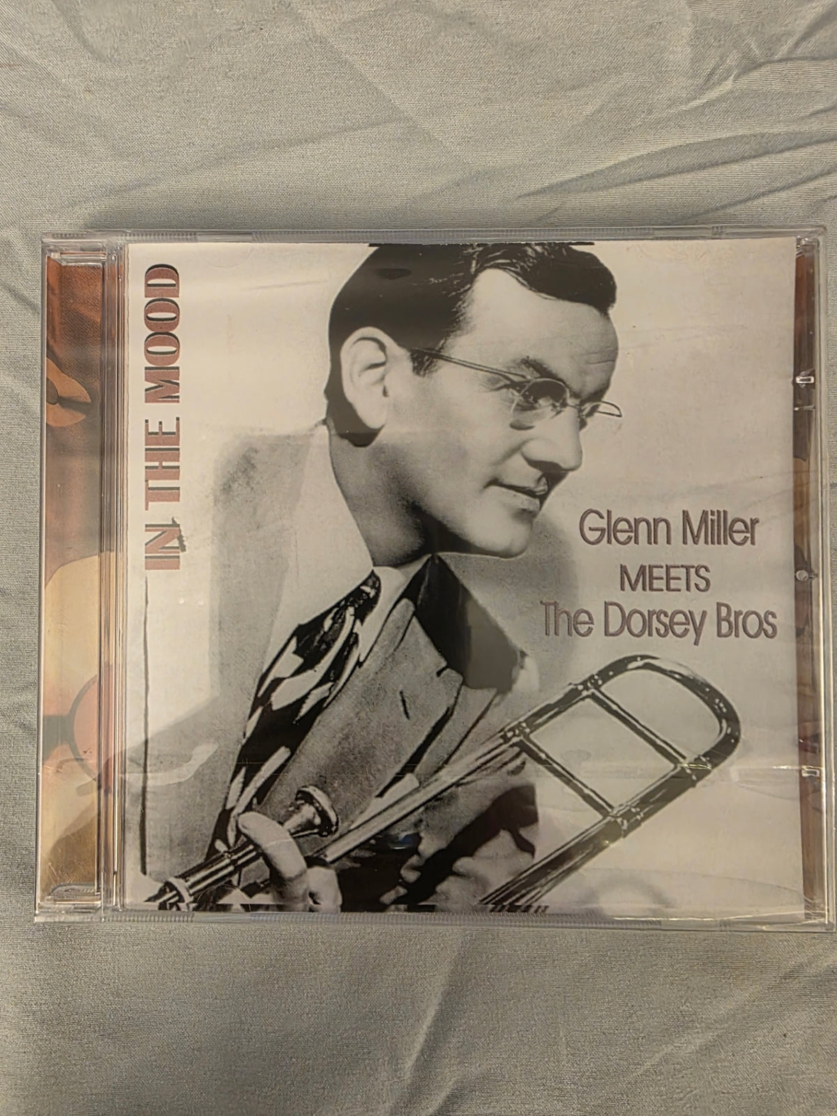 GLENN MILLER MEETS THE DORSEY BROS.