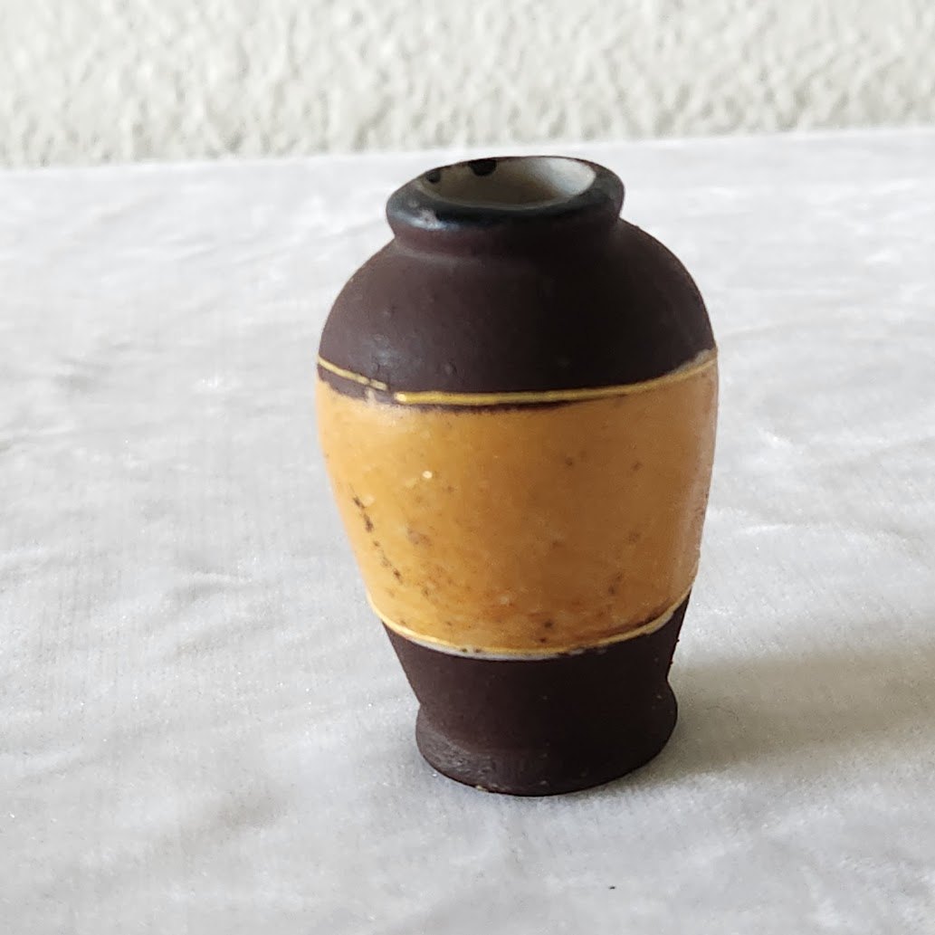 1930s Satsuma-Style Moriage Japanese Mini Vase