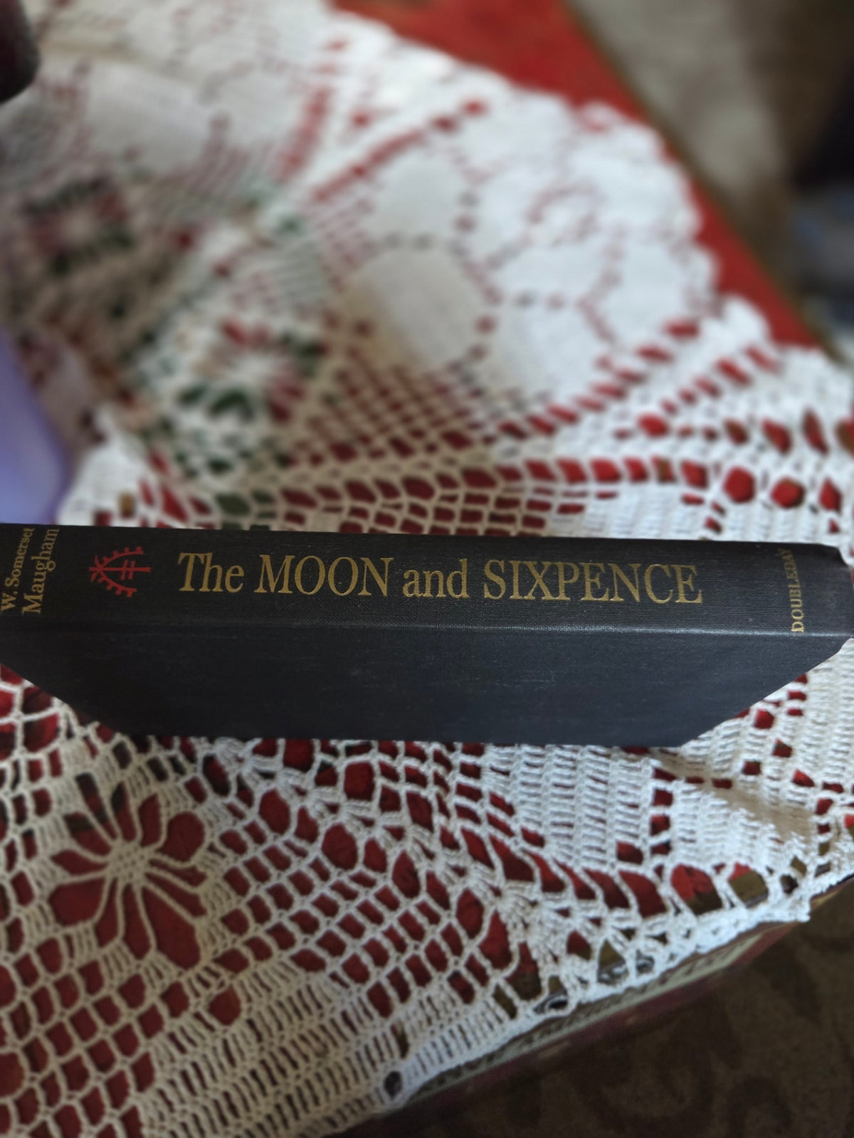 The moon and sixpence