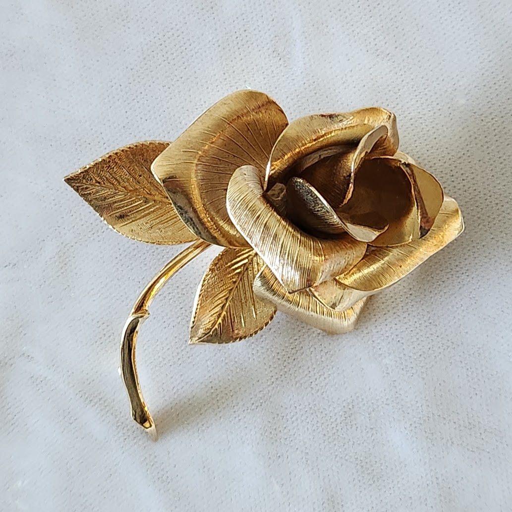 1966 Giovanni Christmas Rose Brooch with Case & Legend Card