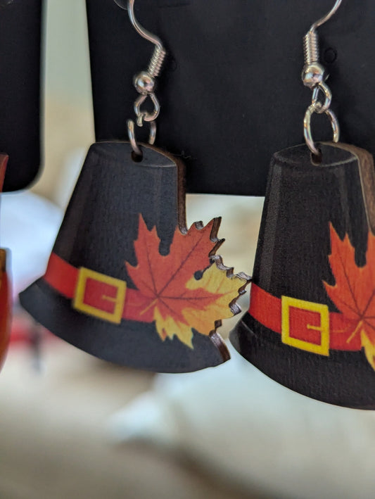 Pilgrims hat wooden earrings large 