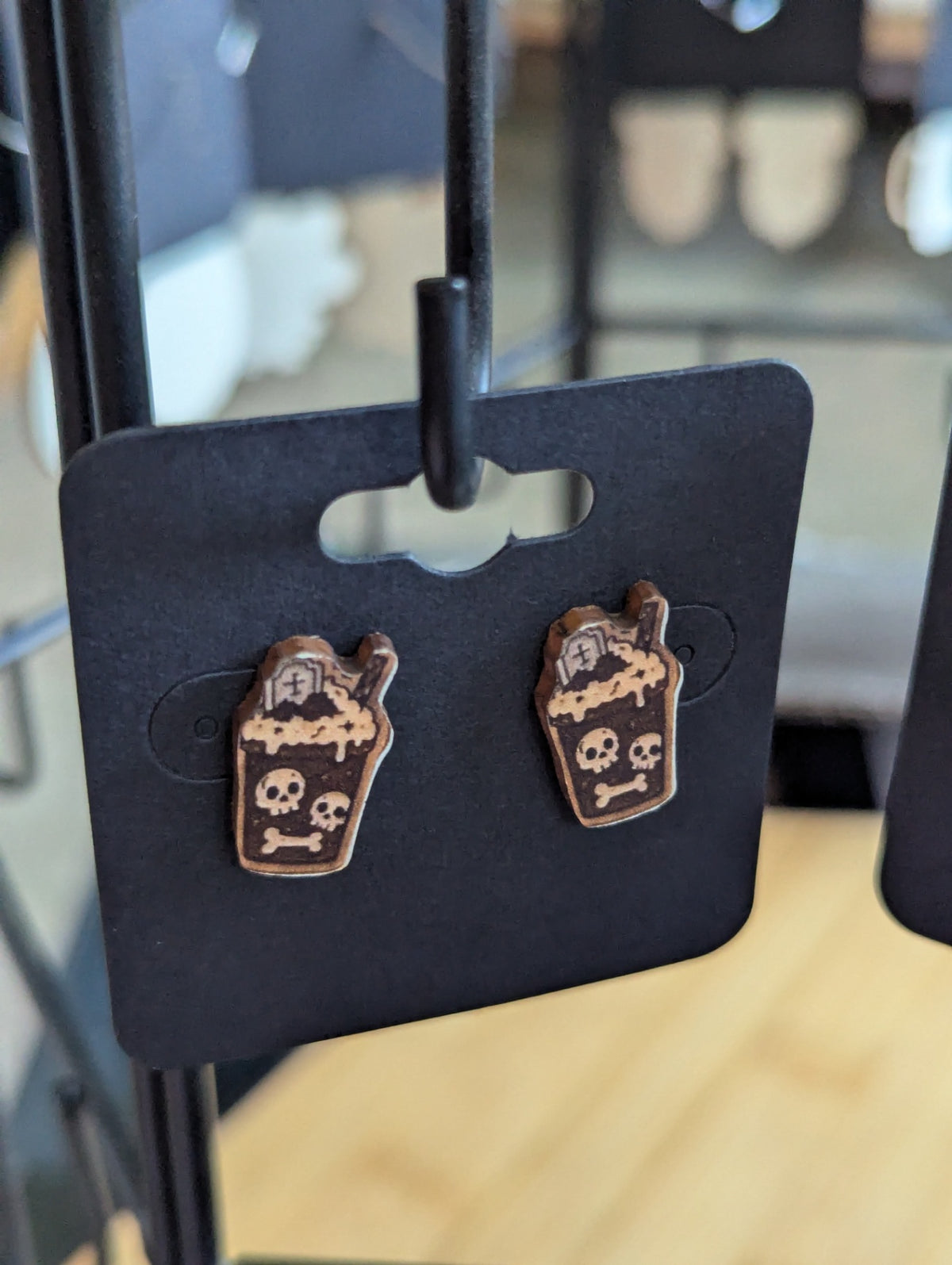 Skull wooded earrings mini 