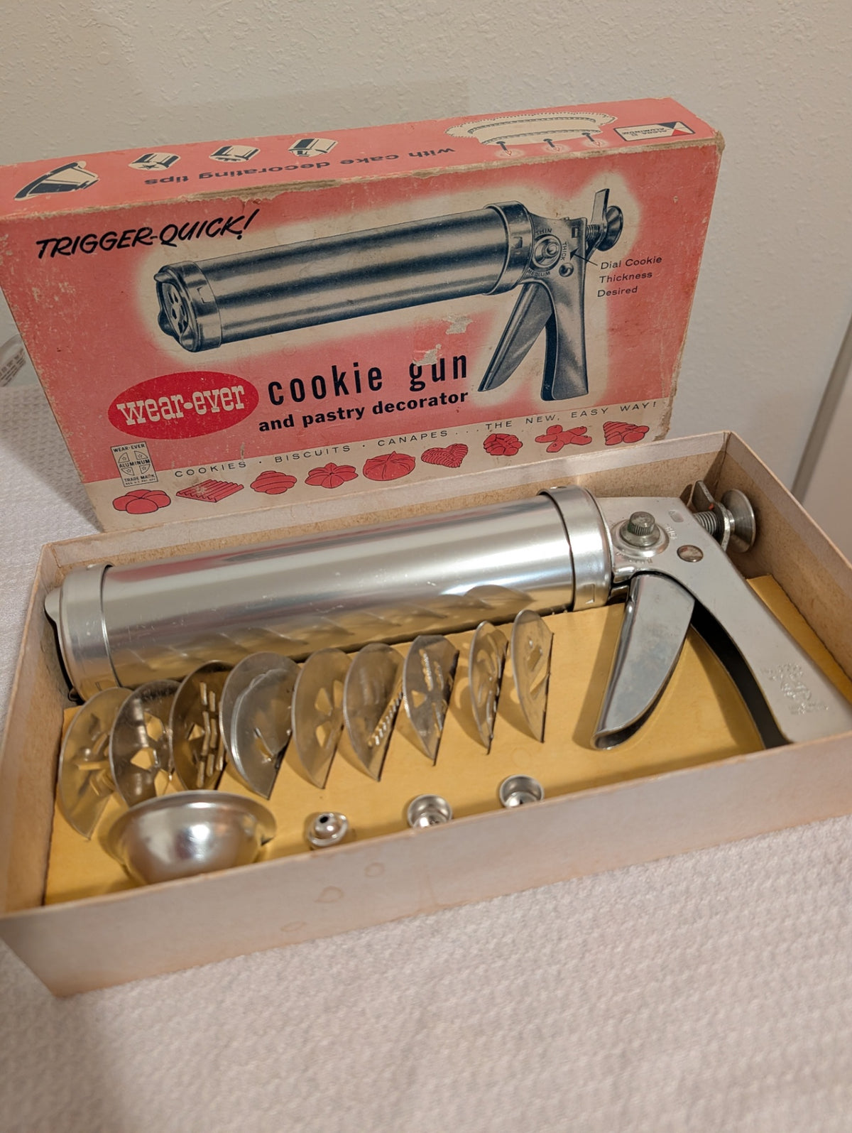 Vintage Wear-ever Cookie Gun and Pastry Decorator