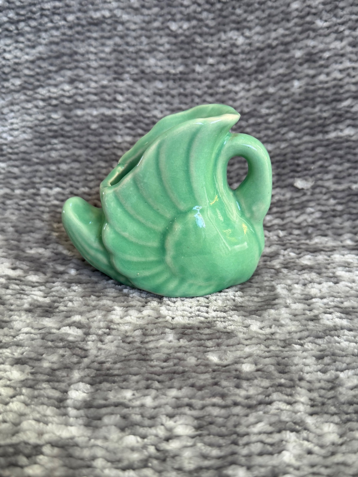 Vintage mint green ceramic swan vase/planter 