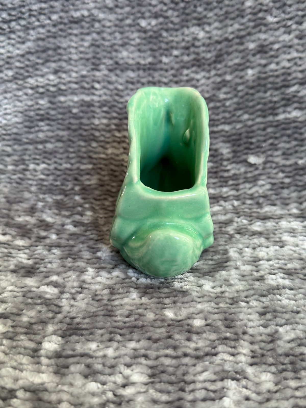 Vintage mint green ceramic swan vase/planter 