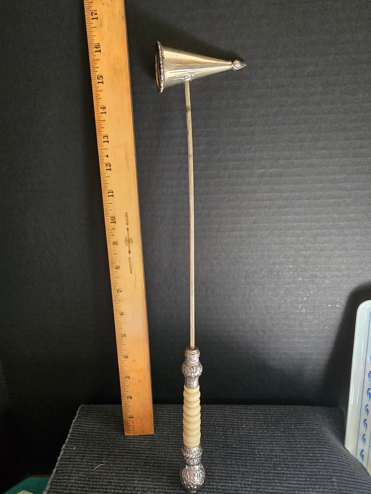 Candle snuffer