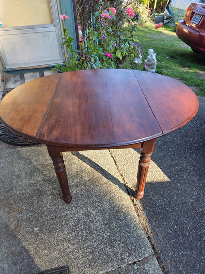 Beautiful solid wood dropleaf table
