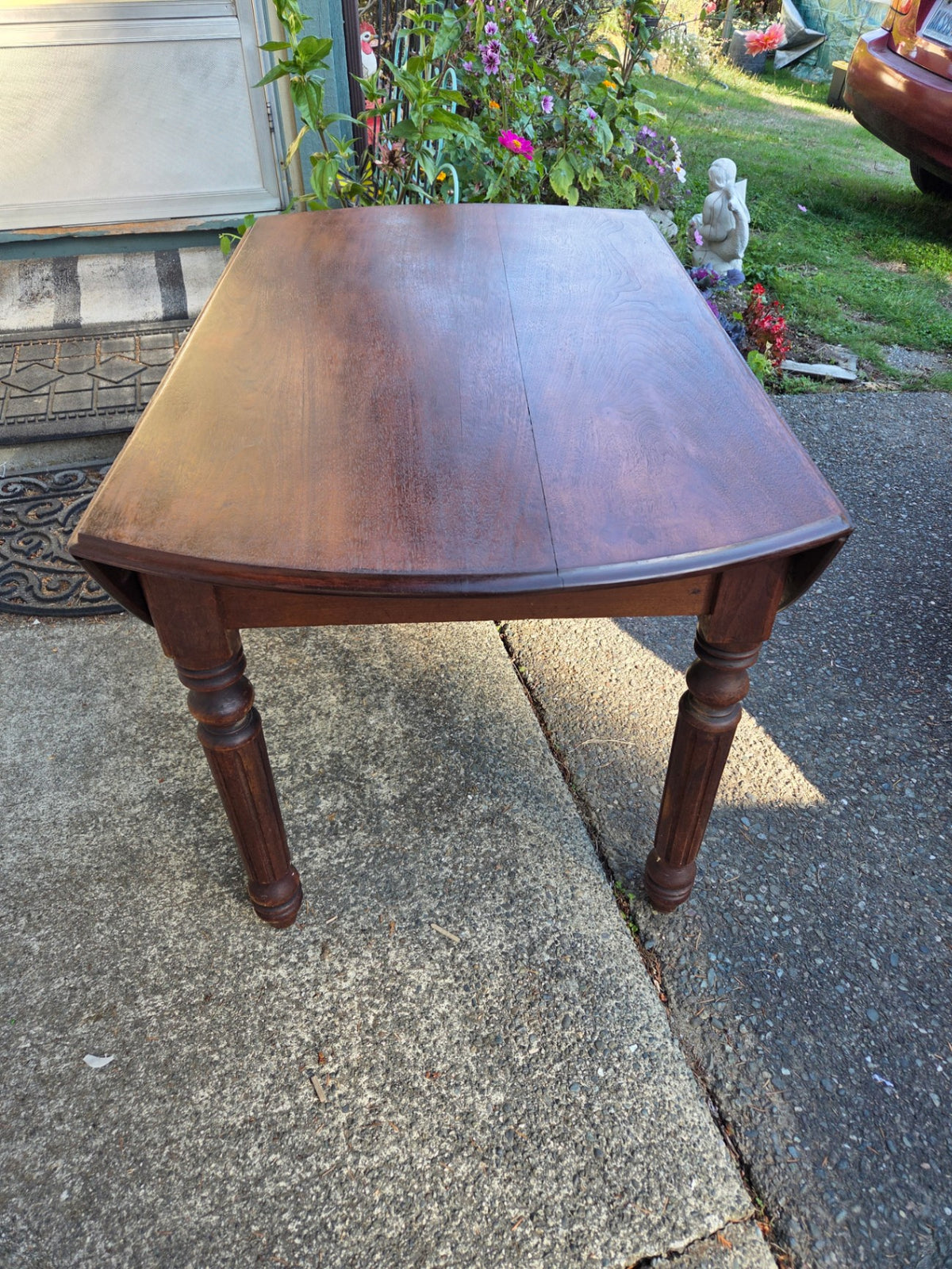 Beautiful solid wood dropleaf table