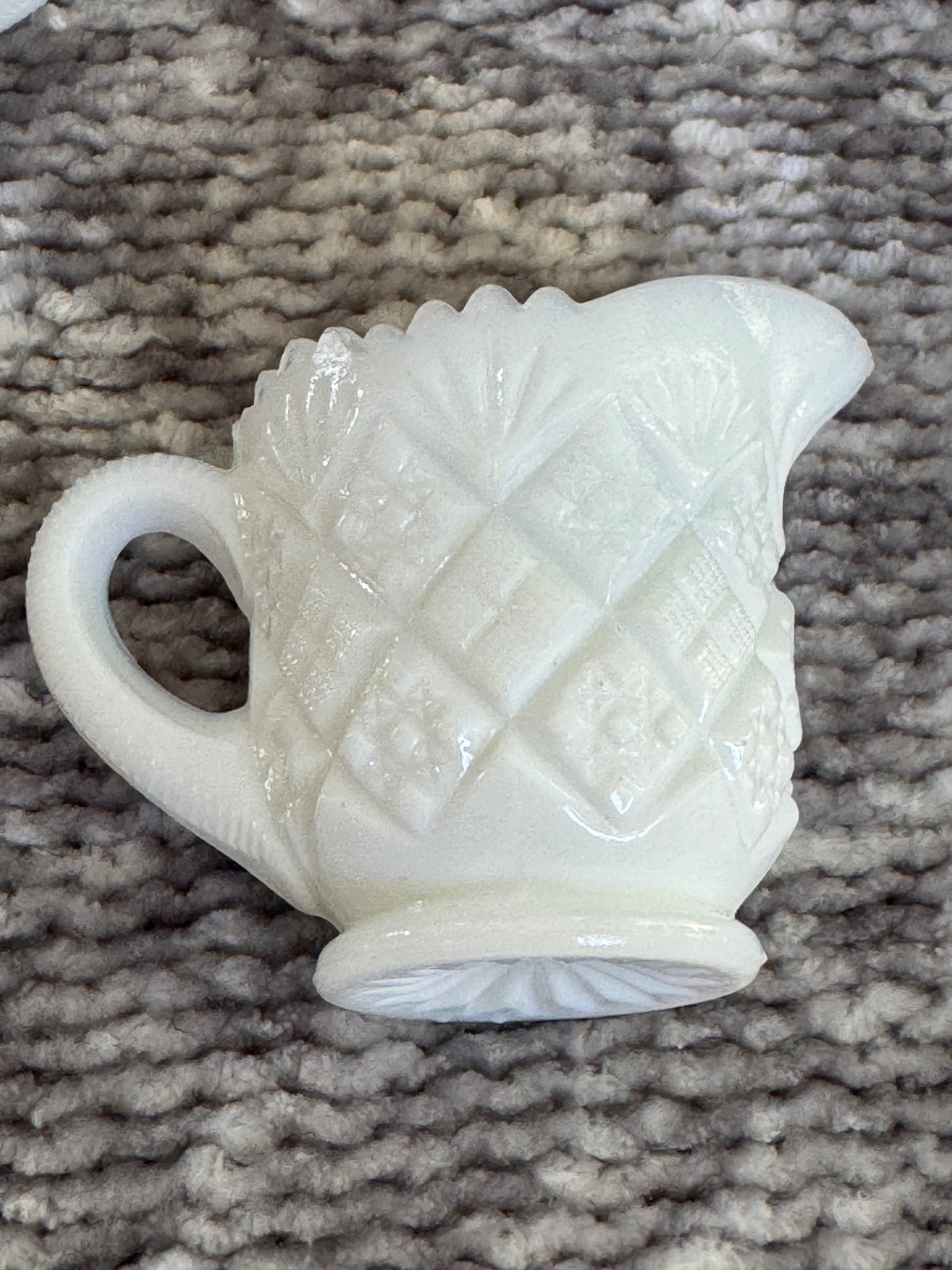 west moreland Milk glass Thumbelina Childs creamer & Sugar set 