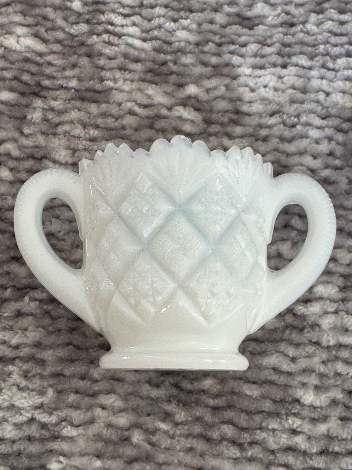 west moreland Milk glass Thumbelina Childs creamer & Sugar set 
