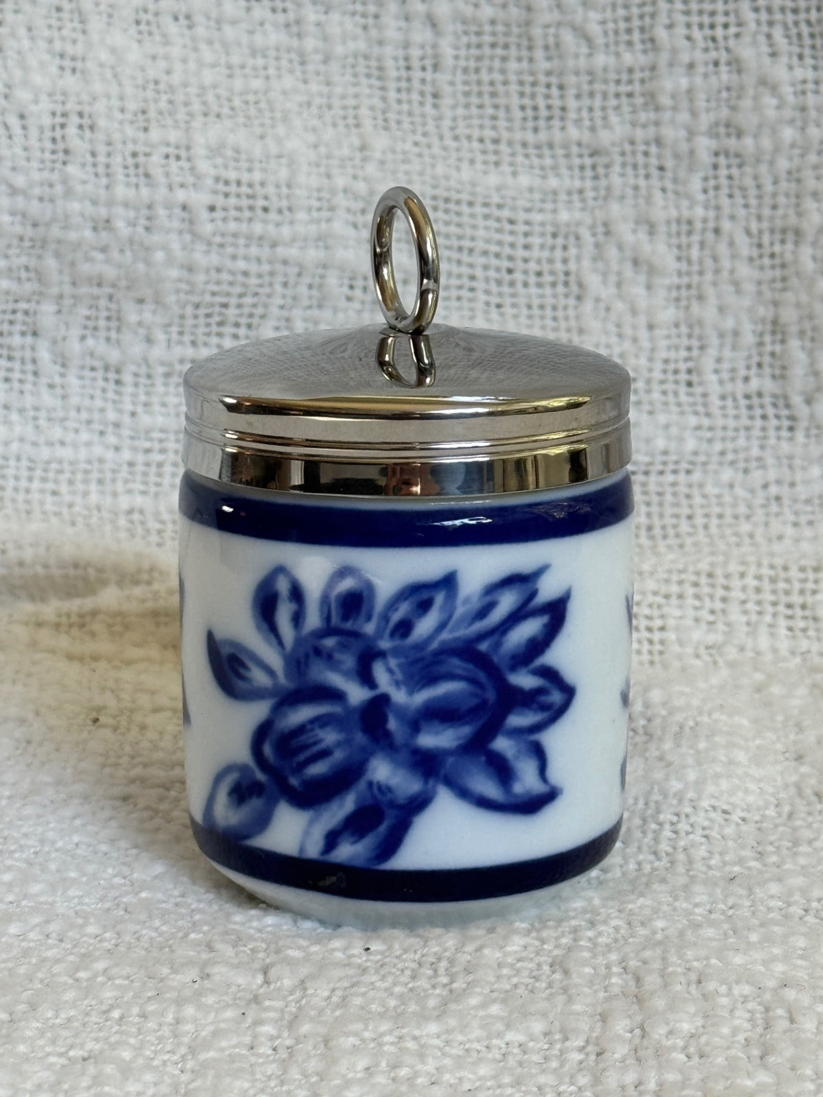 William Sonoma blue & white egg cobbler 