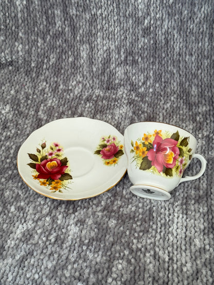 Duchess Bone chia Rose & buttercup tea cup + Saucer  England 