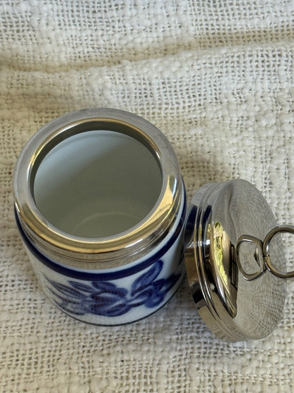 William Sonoma blue & white egg cobbler 