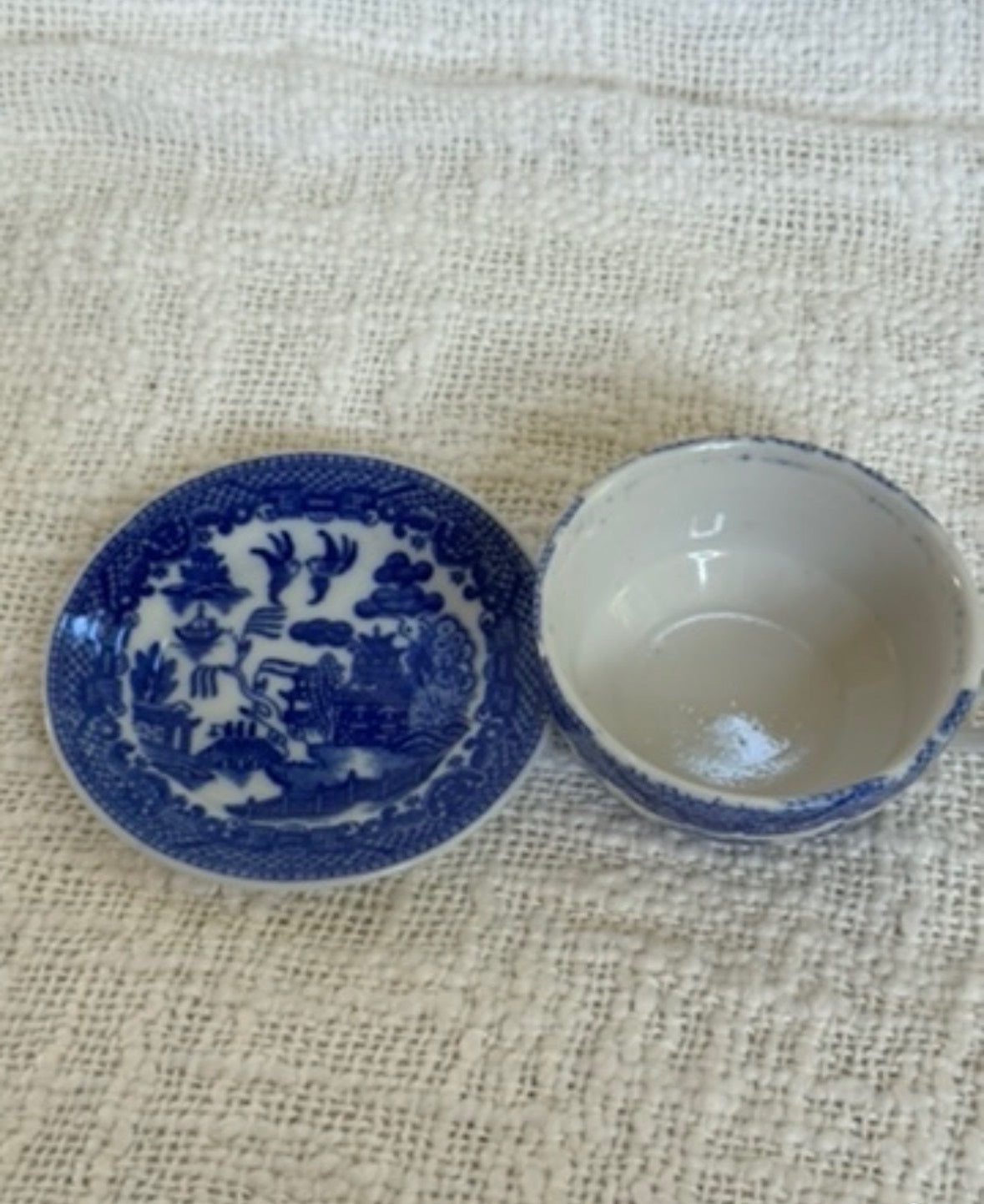 Blue willow child size teacup & saucer 
