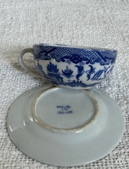 Blue willow child size teacup & saucer 