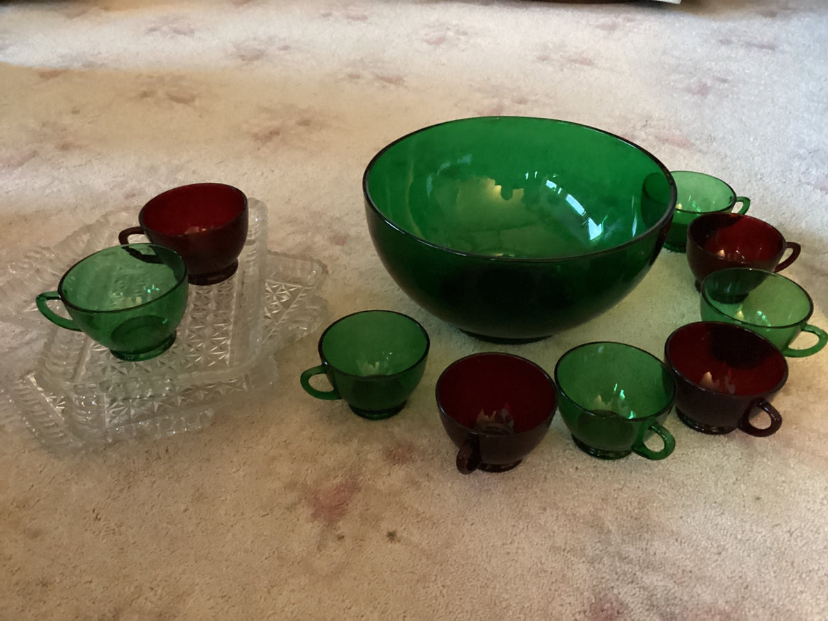 MCM ANCHOR, HOCKING FOREST GREEN GLASS PUNCH BOWL AND MATCHING CUPS. 