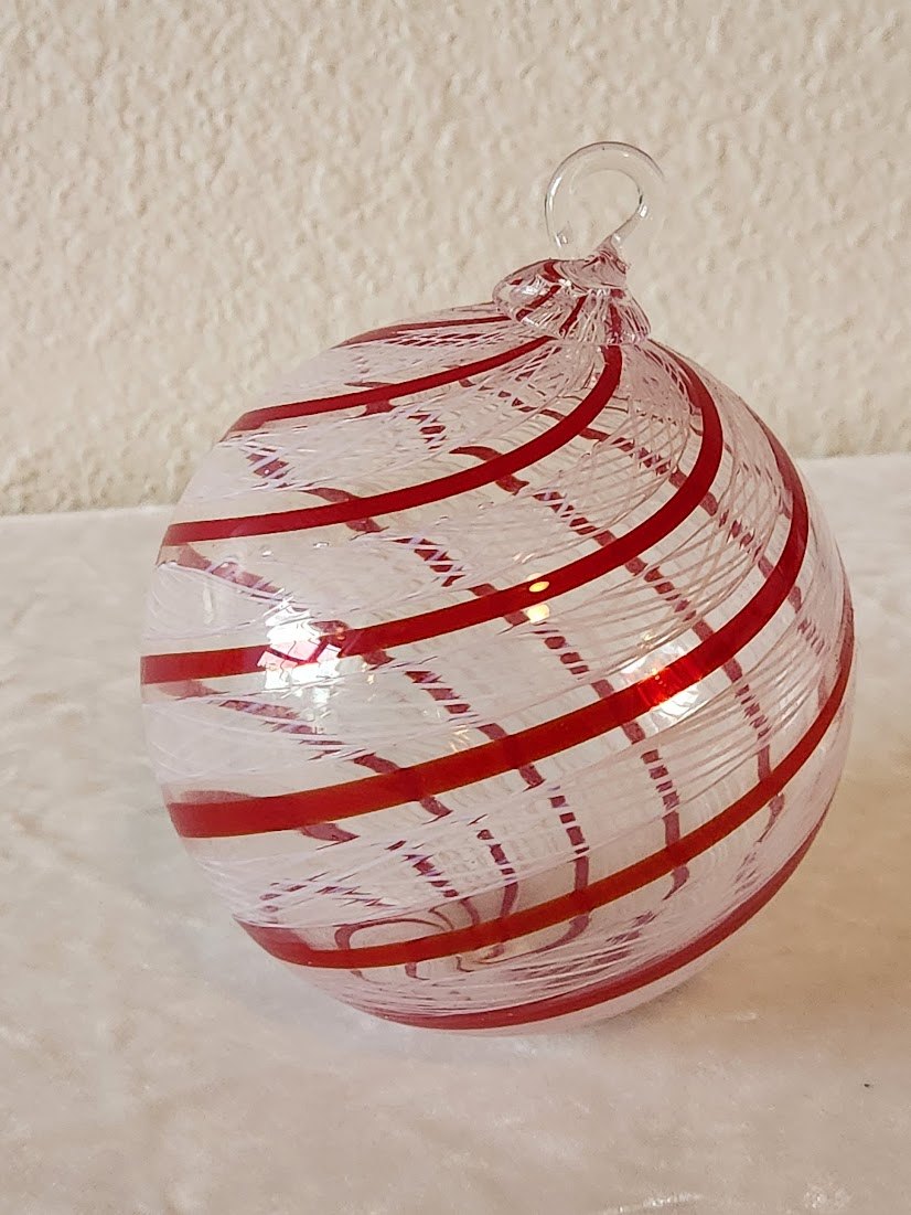 2004 Limited Edition Handblown Red & White Lacinato Glass Ornament