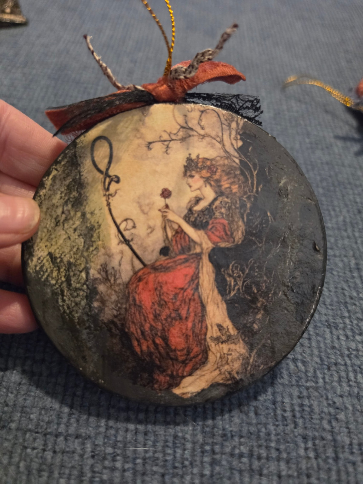 Queen Hearts ornament 