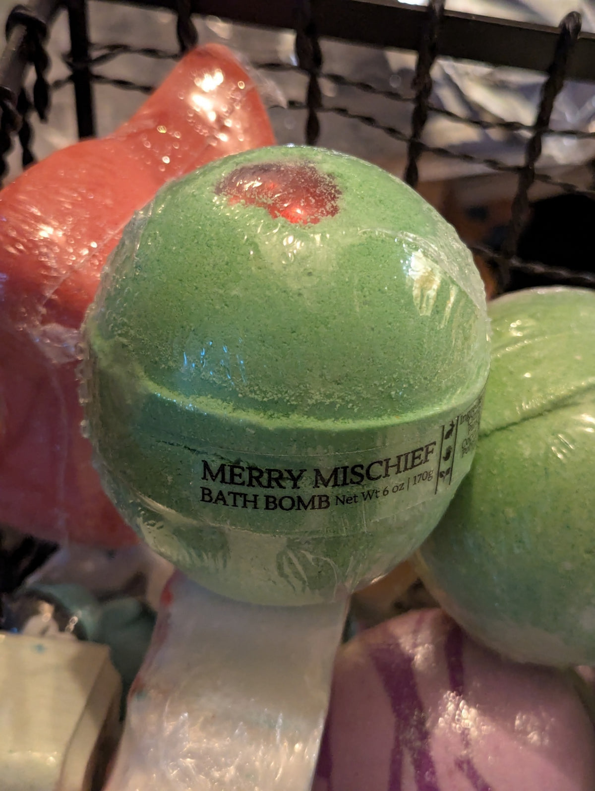 Large bath bomb merry mischief 