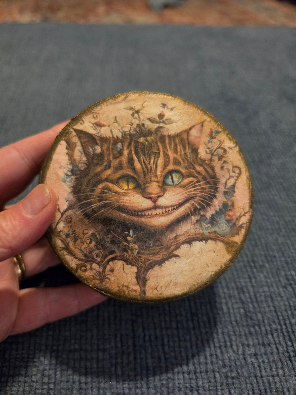 Cheshire cat box