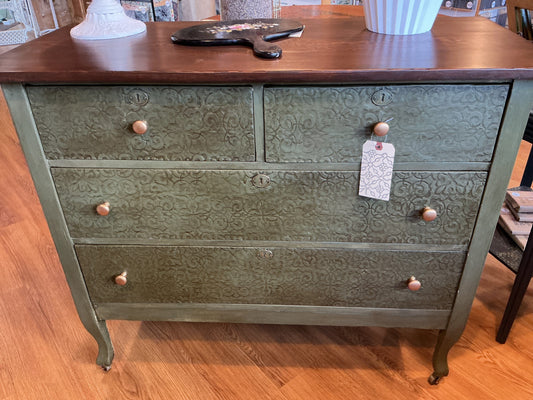Vintage textured 4-drawer dresser